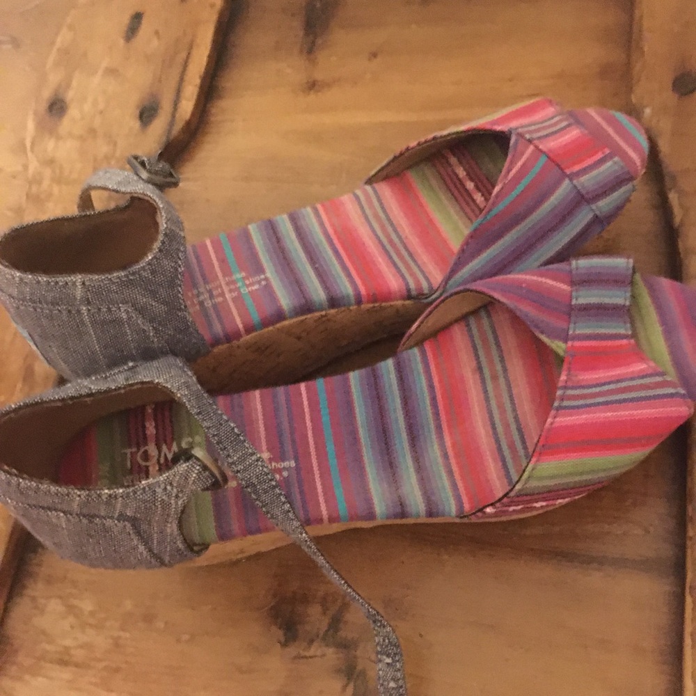 Toms size 6.5 wedge sandals